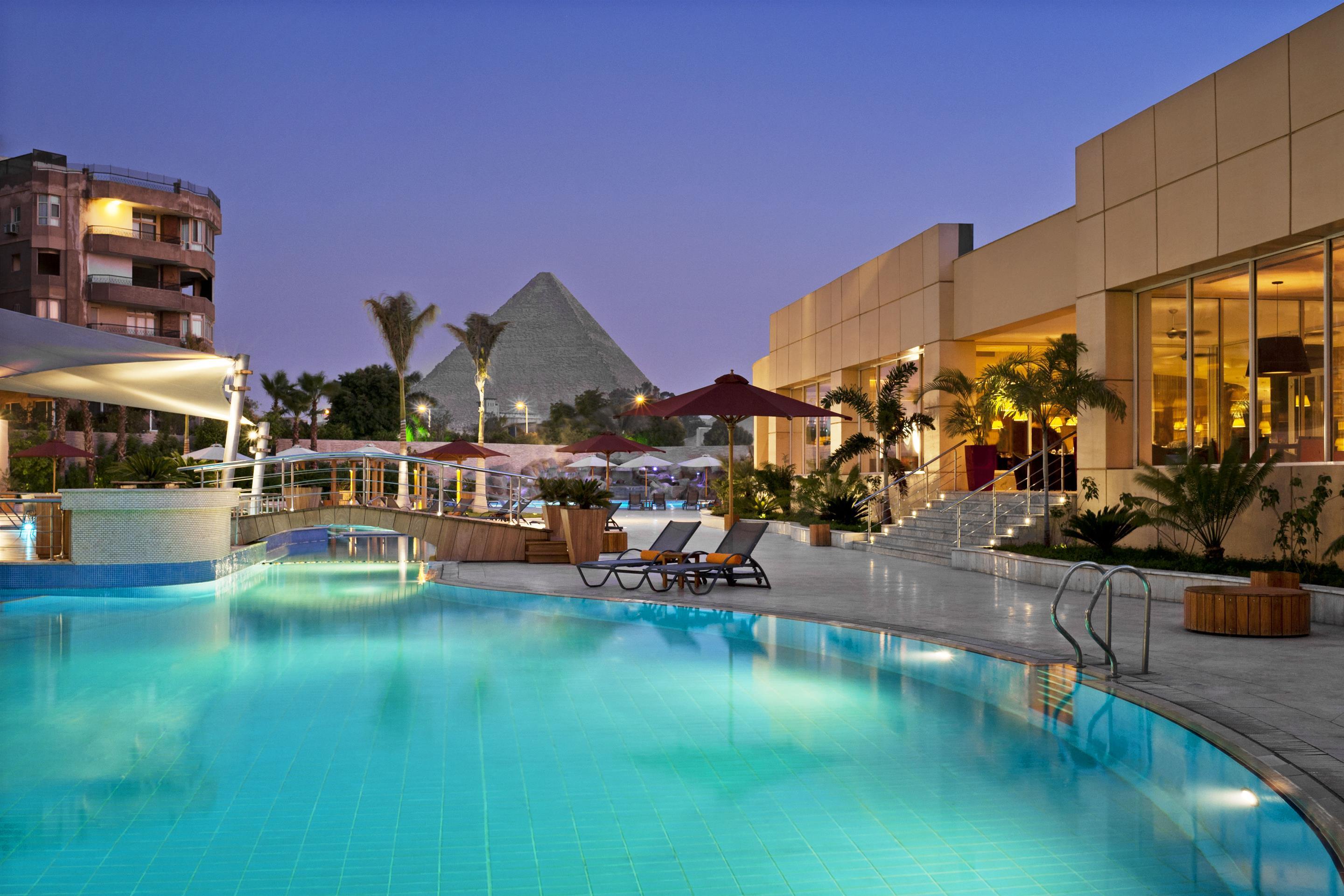 Le Meridien Pyramids Hotel & Spa Giza Экстерьер фото