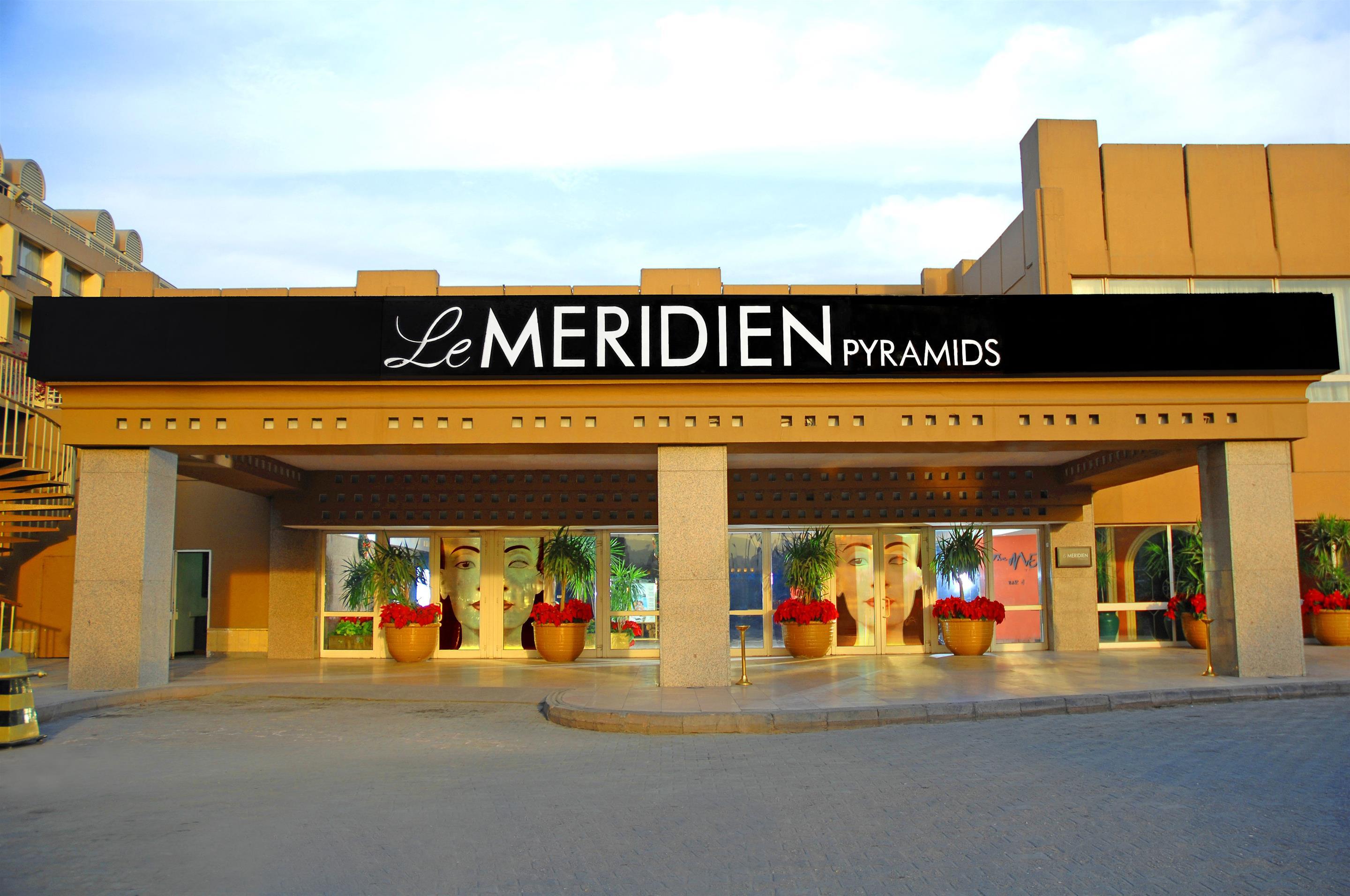 Le Meridien Pyramids Hotel & Spa Giza Экстерьер фото