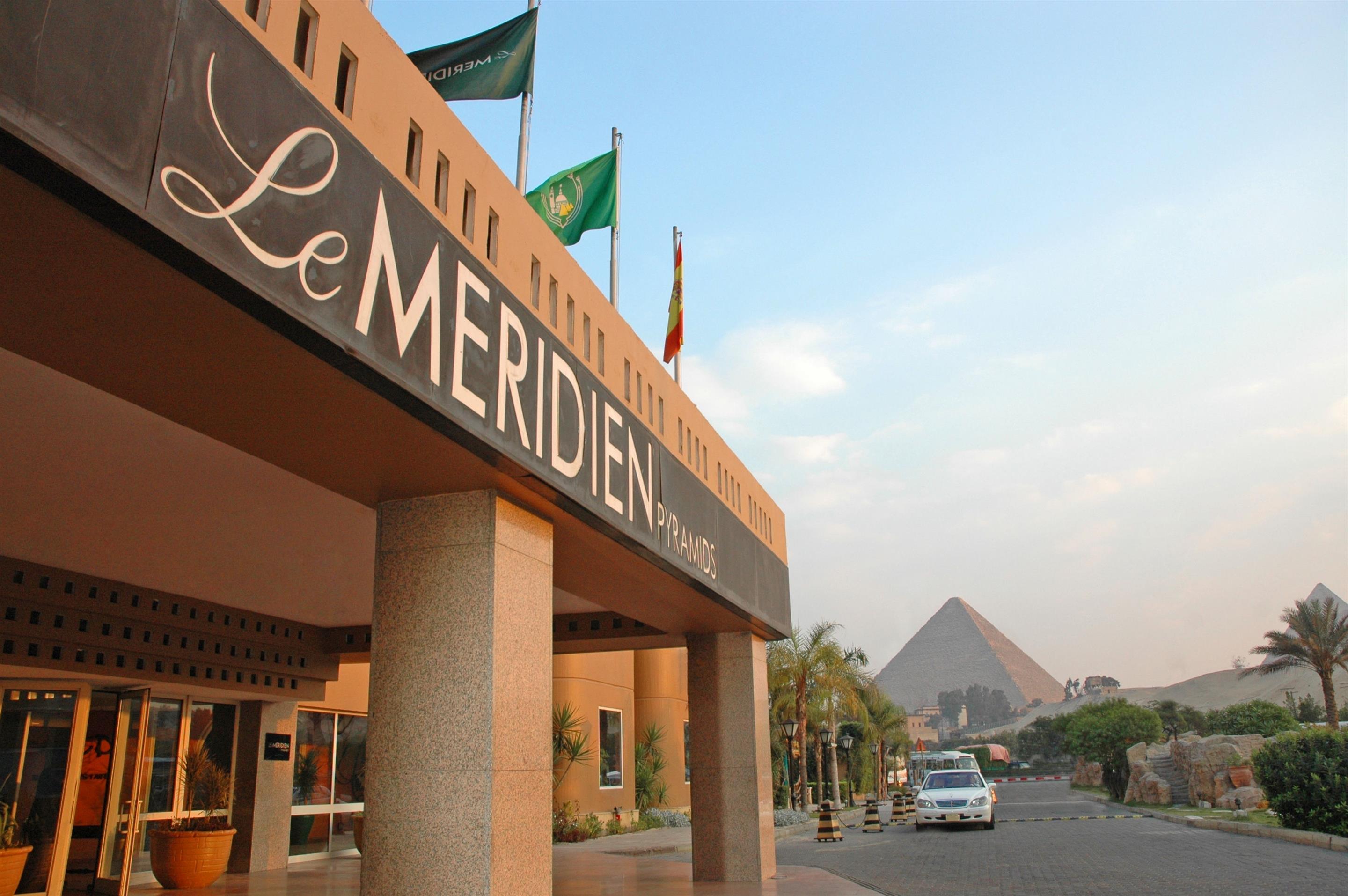 Le Meridien Pyramids Hotel & Spa Giza Экстерьер фото