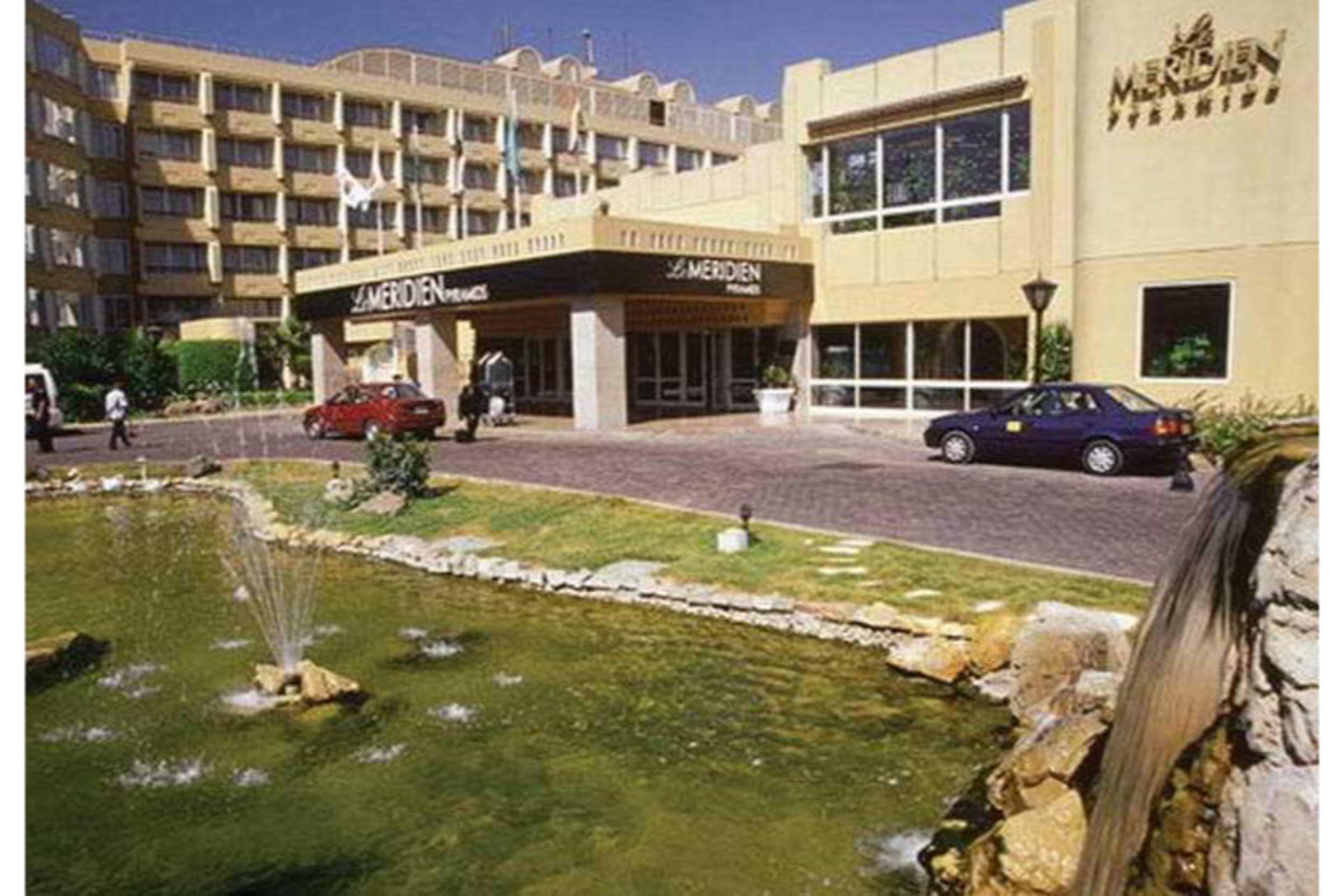 Le Meridien Pyramids Hotel & Spa Giza Экстерьер фото