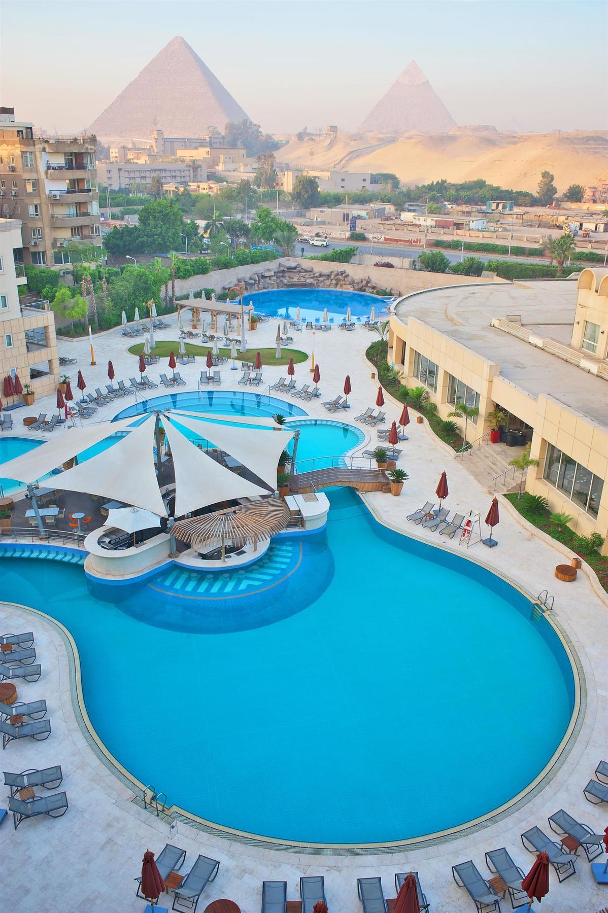 Le Meridien Pyramids Hotel & Spa Giza Экстерьер фото